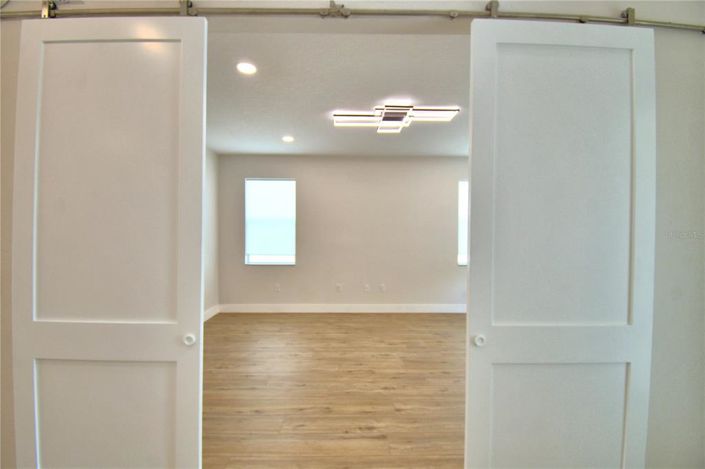 Image No.4-5 Bed Property for sale