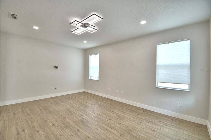 Image No.6-5 Bed Property for sale