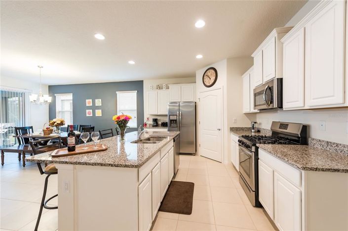 Image No.9-6 Bed Property for sale