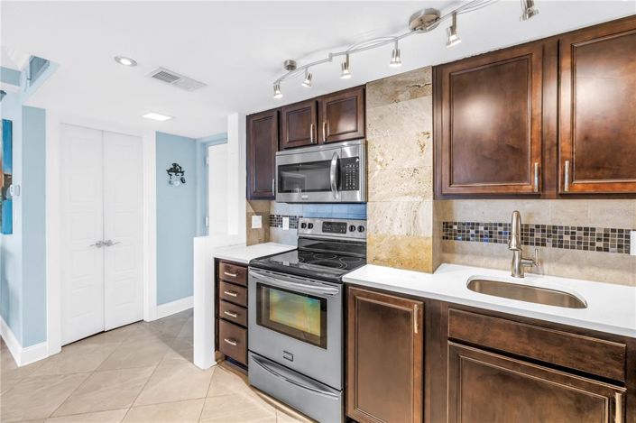 Image No.10-2 Bed Property for sale