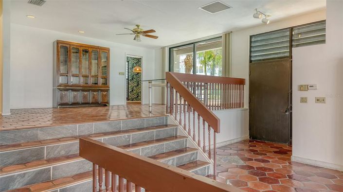 Image No.17-4 Bed Property for sale