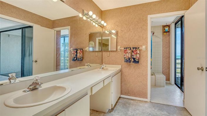 Image No.32-4 Bed Property for sale