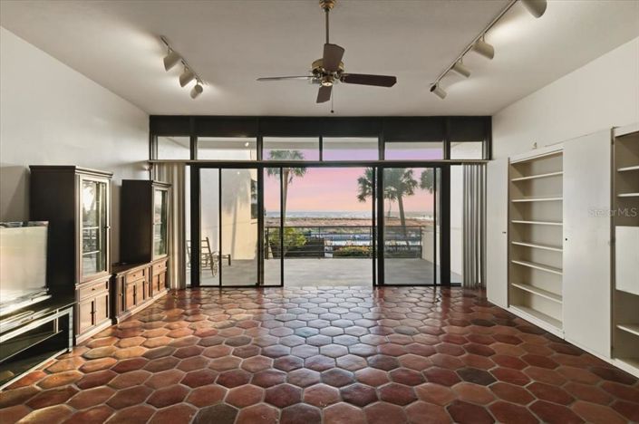 Image No.6-4 Bed Property for sale