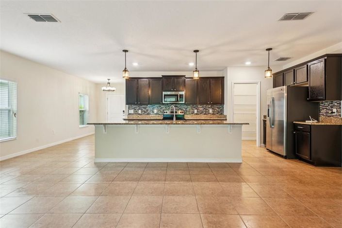 Image No.10-3 Bed Property for sale