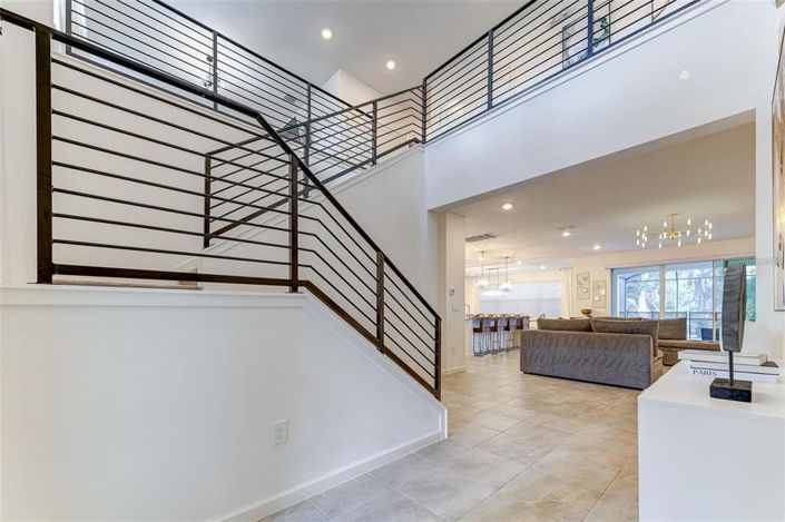 Image No.3-9 Bed Property for sale