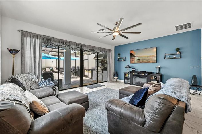 Image No.10-5 Bed Property for sale