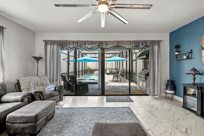 Image No.12-5 Bed Property for sale