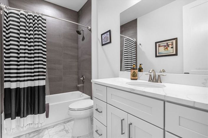 Image No.30-5 Bed Property for sale