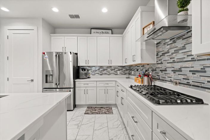 Image No.5-5 Bed Property for sale