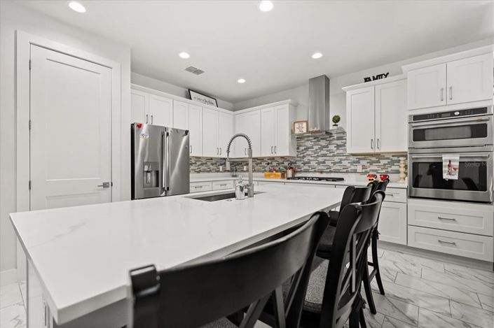 Image No.6-5 Bed Property for sale