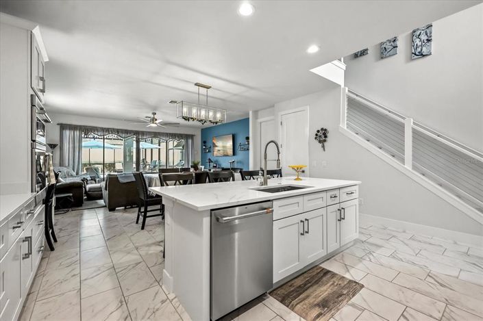 Image No.8-5 Bed Property for sale