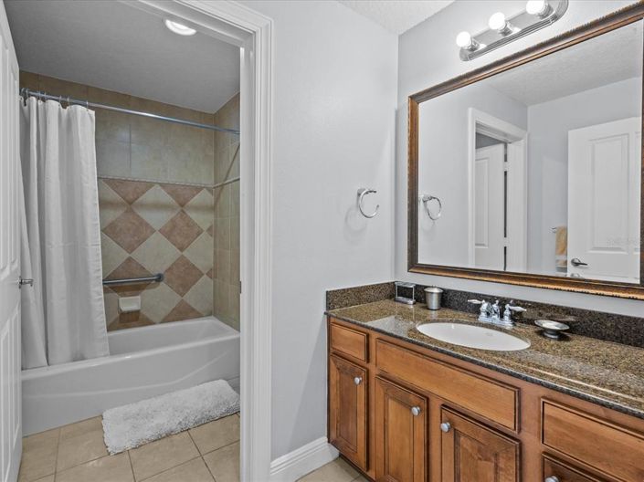 Image No.20-3 Bed Property for sale