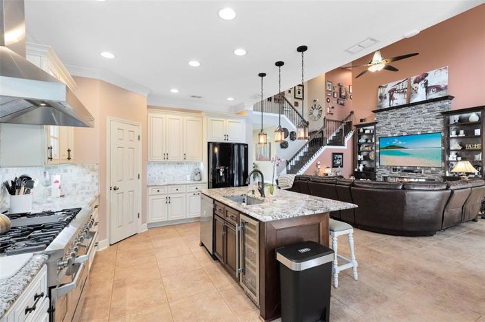 Image No.10-4 Bed Property for sale