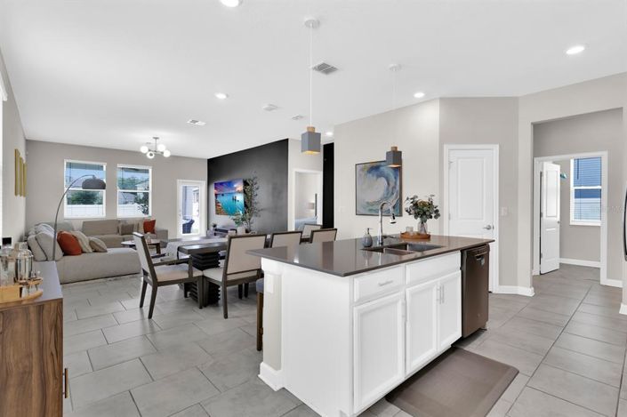 Image No.10-3 Bed Property for sale