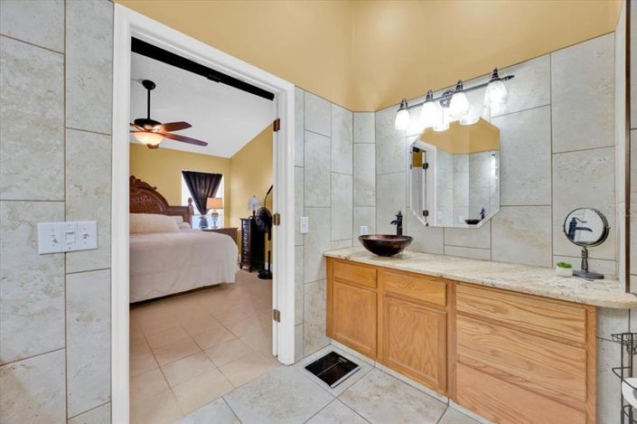 Image No.12-4 Bed Property for sale