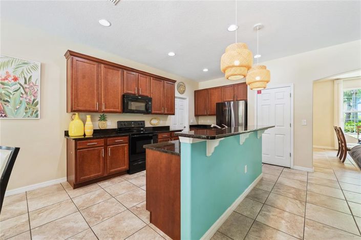 Image No.9-5 Bed Property for sale