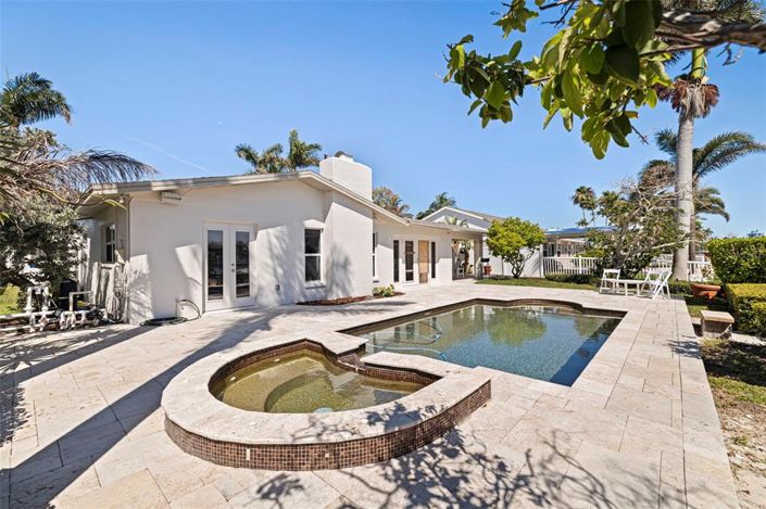 Image No.30-3 Bed Property for sale