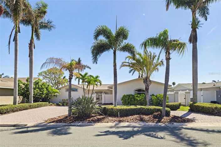 Image No.42-3 Bed Property for sale