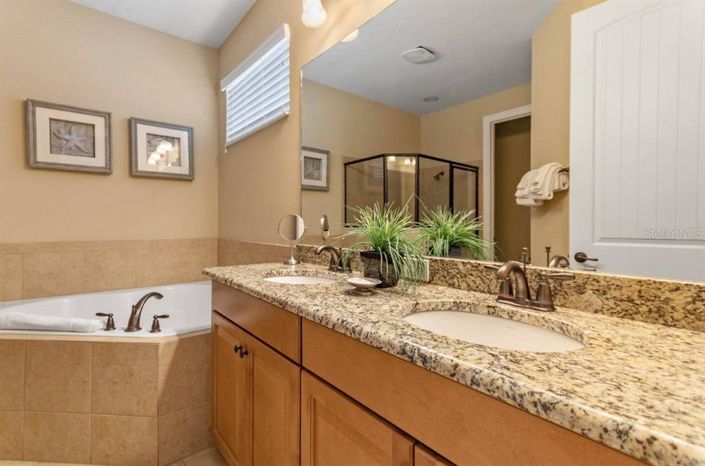 Image No.26-5 Bed Property for sale