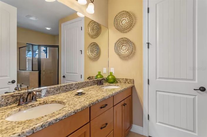 Image No.38-5 Bed Property for sale