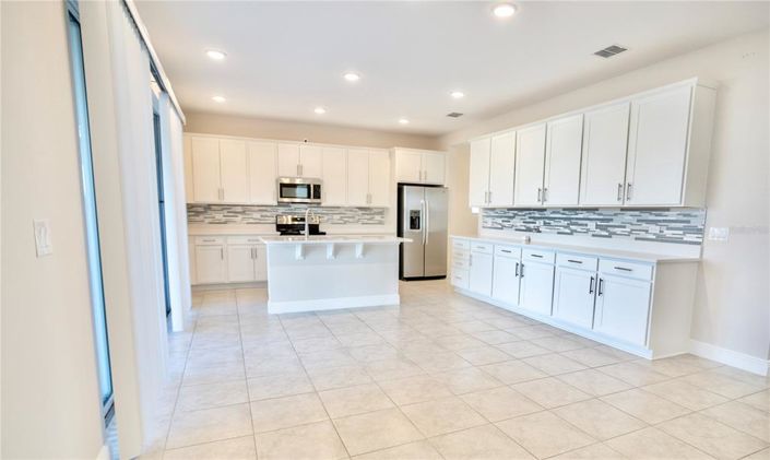 Image No.5-5 Bed Property for sale