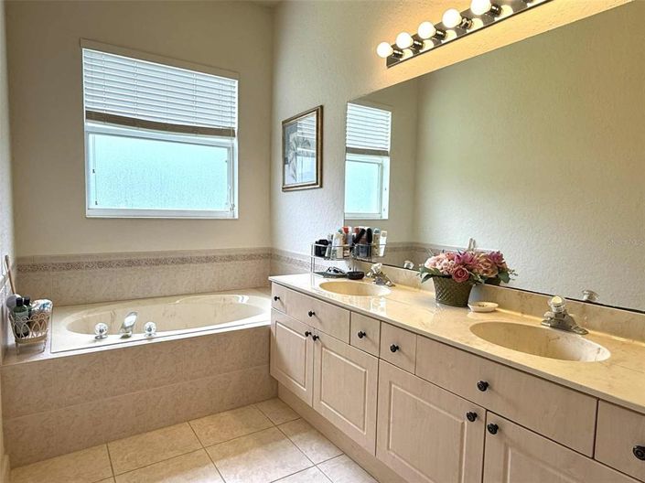 Image No.38-4 Bed Property for sale