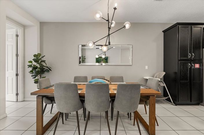 Image No.11-5 Bed Townhouse for sale