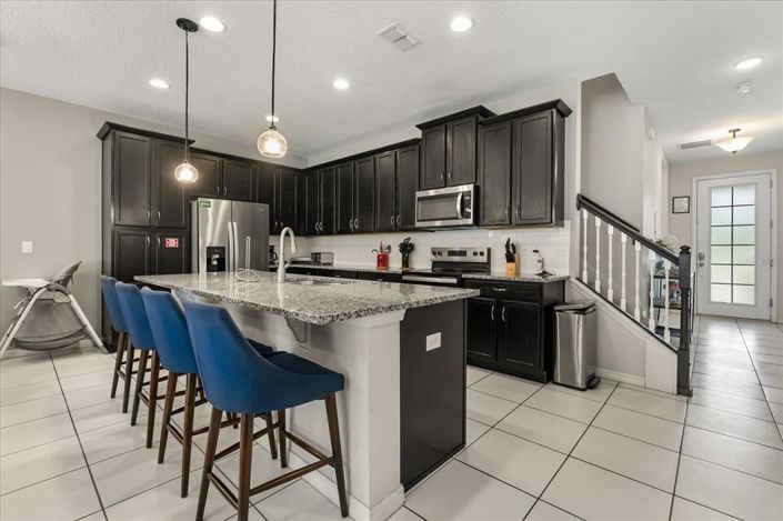 Image No.12-5 Bed Townhouse for sale