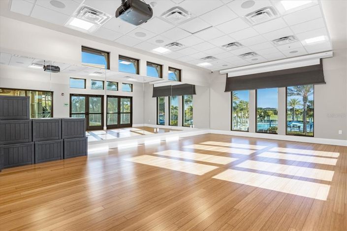 Image No.43-5 Bed Townhouse for sale