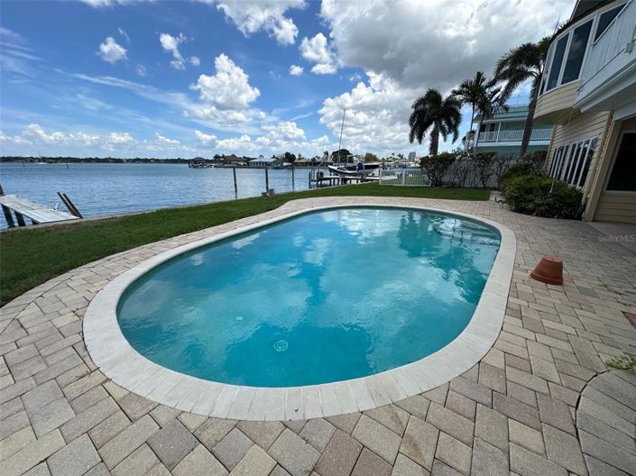 Image No.11-5 Bed Property for sale