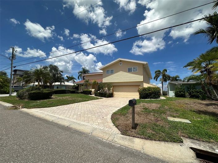 Image No.13-5 Bed Property for sale