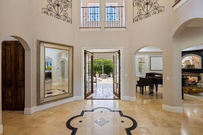 Image No.12-5 Bed Property for sale