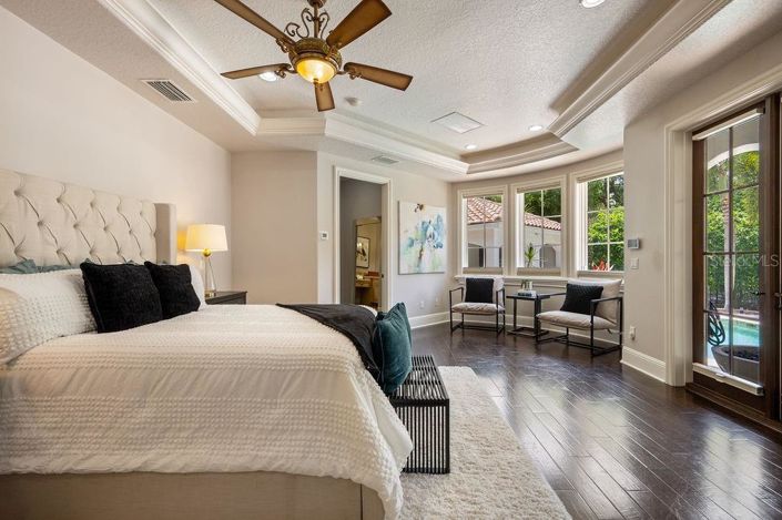 Image No.20-5 Bed Property for sale