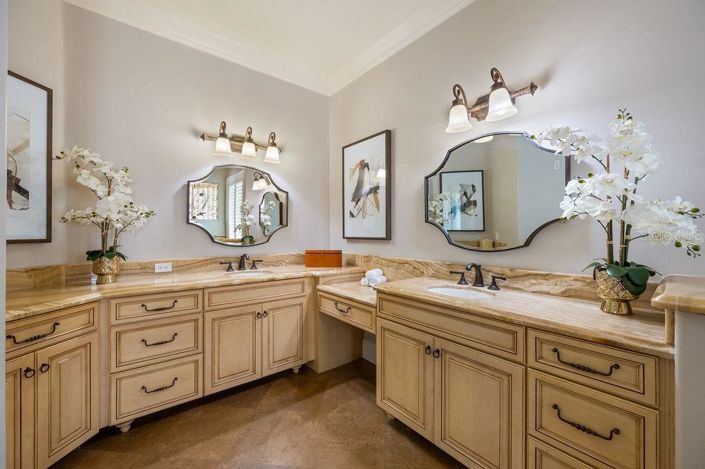 Image No.23-5 Bed Property for sale