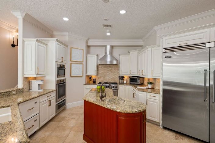 Image No.28-5 Bed Property for sale