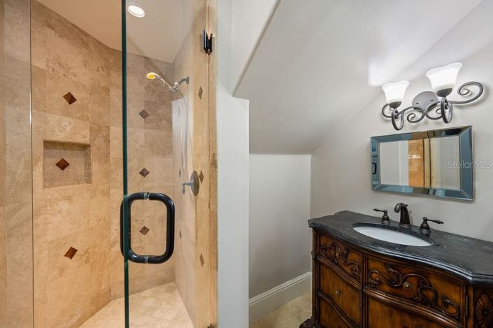 Image No.41-5 Bed Property for sale