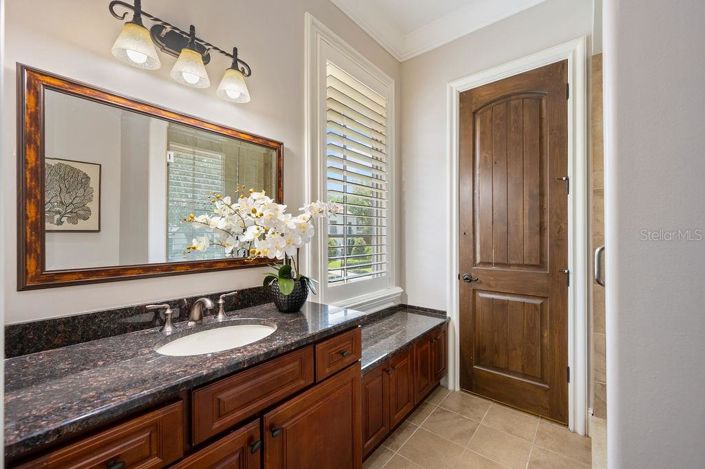 Image No.56-5 Bed Property for sale