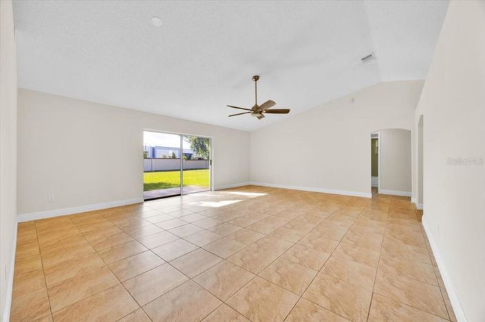 Image No.10-3 Bed Property for sale