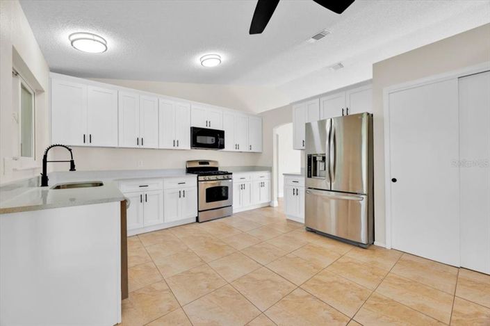 Image No.6-3 Bed Property for sale