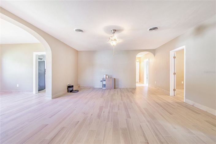 Image No.11-4 Bed Property for sale