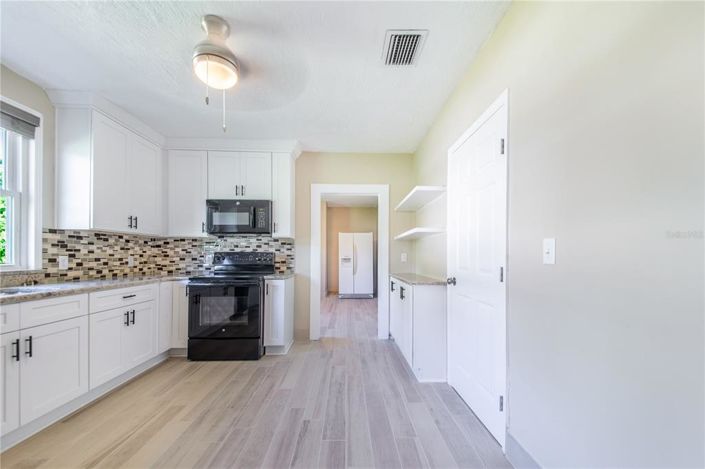 Image No.22-4 Bed Property for sale