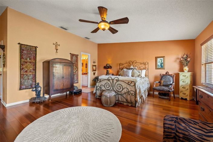 Image No.14-2 Bed Townhouse for sale