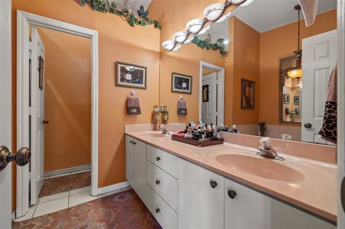 Image No.15-2 Bed Townhouse for sale