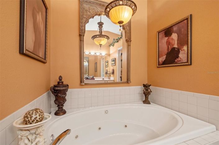 Image No.16-2 Bed Townhouse for sale