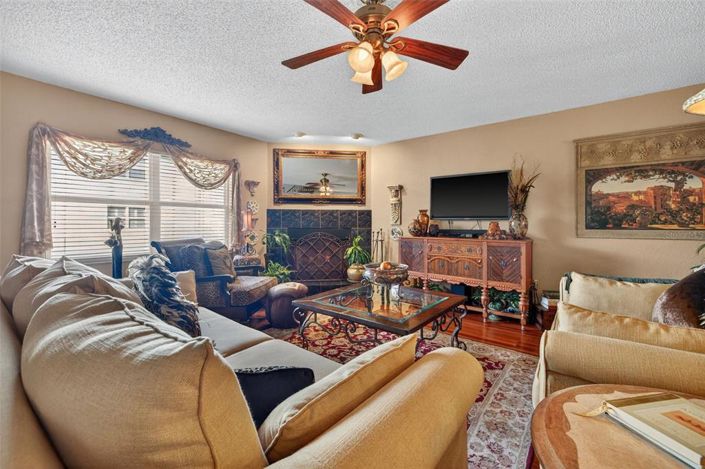 Image No.9-2 Bed Townhouse for sale