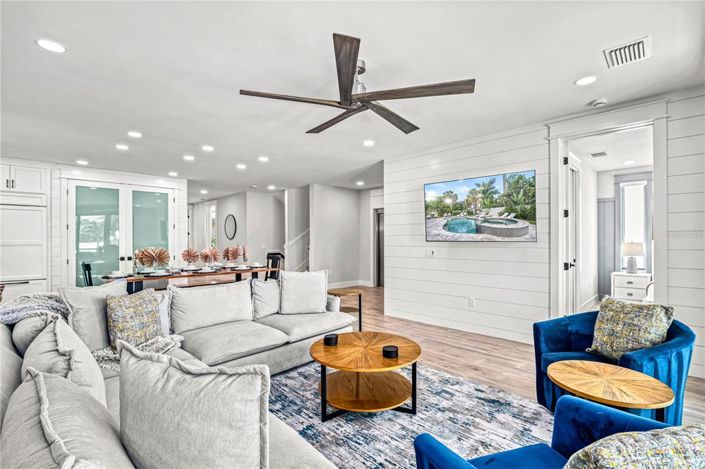 Image No.17-7 Bed Property for sale