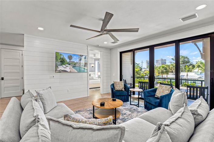 Image No.18-7 Bed Property for sale