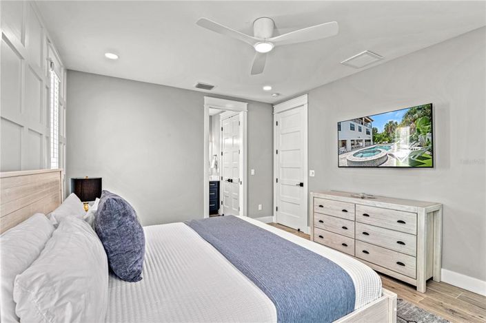 Image No.30-7 Bed Property for sale