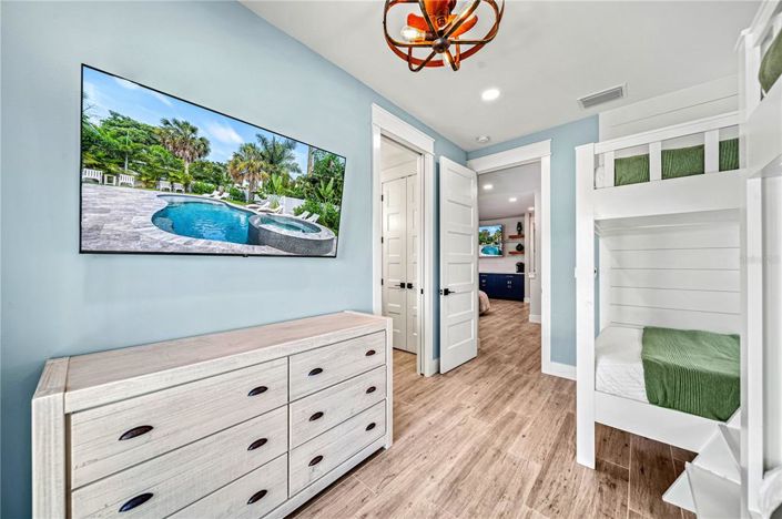 Image No.50-7 Bed Property for sale