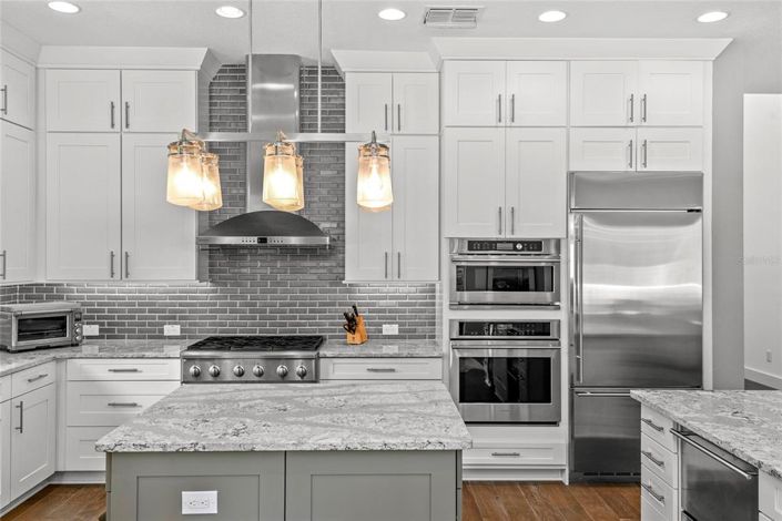 Image No.14-5 Bed Property for sale